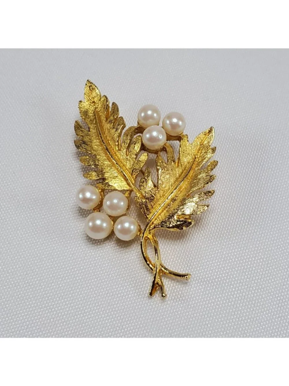 Vintage Dubarry Fifth Ave Brooch Gold Tone Pin Faux Pearl Leaf Signed DBA